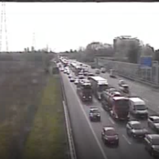 Le code provocate dall'incidente viste dalla webcam di Autostrade per l'Italia