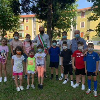 I bambini di Sant'Anna con il sindaco Emanuele Antonelli e Francesco Cascio