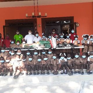 Arrivano le scarpe per andare a scuola e i piccoli di Haiti cantano di gioia