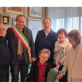 Buon compleanno Nina, una vita al bar tabaccheria Bandi