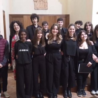 Gli studenti del liceo Bausch riscaldano la chiesetta della Cascina dei poveri