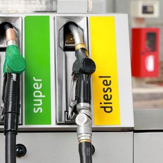 Cartello prezzo medio per i gestori di carburante: domani scatta l'obbligo di esposizione