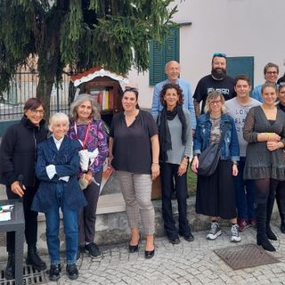 Vecchi comodini e botti diventano piccole librerie. A Marnate è arrivato il bookcrossing