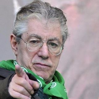 Ufficiale: Bossi fuori dal Parlamento. Salvini: «Senatore a vita»