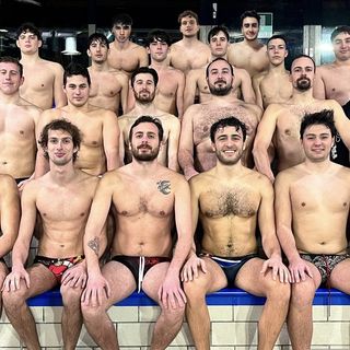 Una squadra che non ha mai mollato e ha macinato anche 200 chilometri per allenarsi: Busto, sostieni la tua pallanuoto