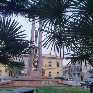 Il monumento, l'educazione e il senso di comunità oggi e ieri: «È il momento di dare a Busto iniziative di riflessione»