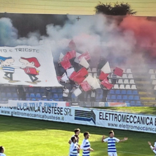 Scene di amicizia tra tifosi di Busto e Trieste
