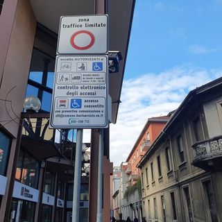 Via Roma, Porfidio fa scrivere all'avvocato: «Valutiamo se presentare un esposto»