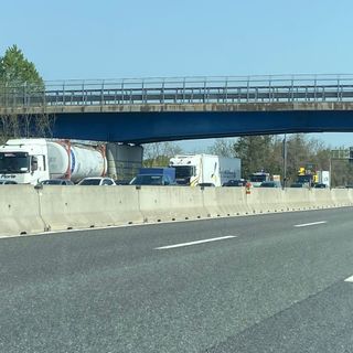 Camion in panne allo svincolo di Busto: code in autostrada