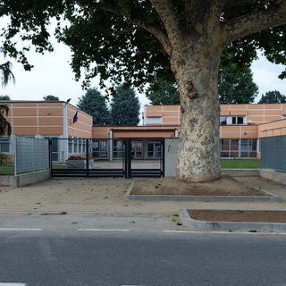 Marnate, conclusi i lavori alle scuole medie. Nuovo ingresso per la ripresa di settembre