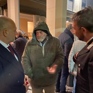 Immagini postate dal sindaco di Olgiate sulla bella serata con Capuozzo