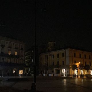 Lampioni spenti, centro di Busto al buio