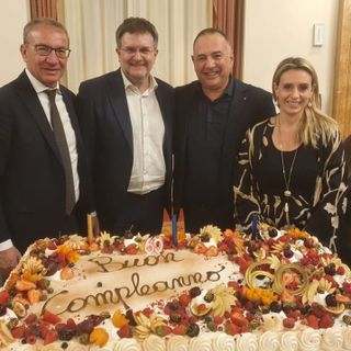 Quanto affetto per il candidato, anzi il festeggiato Marco Colombo: «Farai un grande risultato»