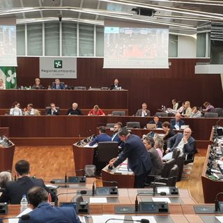 Il Consiglio regionale boccia la mozione sugli ospedali di Busto e Gallarate. Ferrazzi: «Così fate gli struzzi»