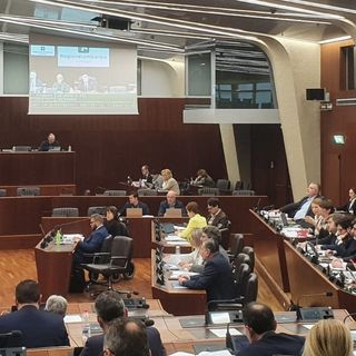 L'aula di Palazzo Pirelli boccia le due mozioni
