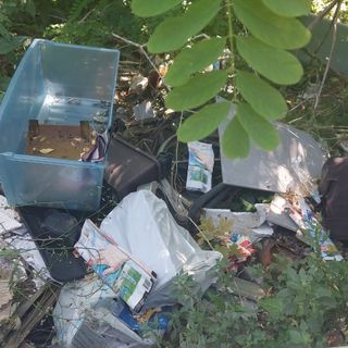 FOTO. Spazzatura, topi e incendi all’ex Convitto di via Cantoni a Castellanza