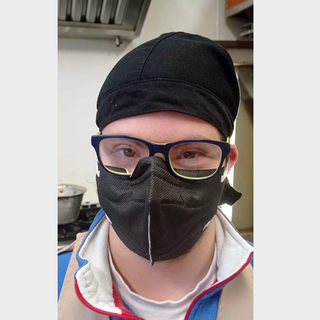 Daniele De Grandis e la foto che ha postato su Facebook, condivisa dalla pasticceria