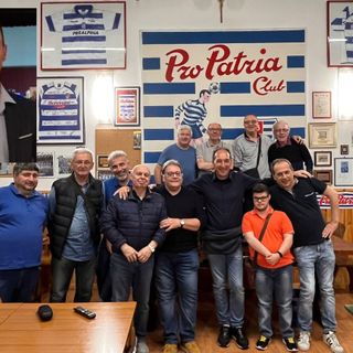 Il tifo al Pro Patria club e nel riquadro Davide