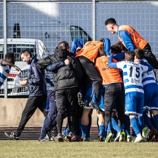 L'abbraccio dei tigrotti a Le Noci dopo il gol: le foto sono di Marco Giussani