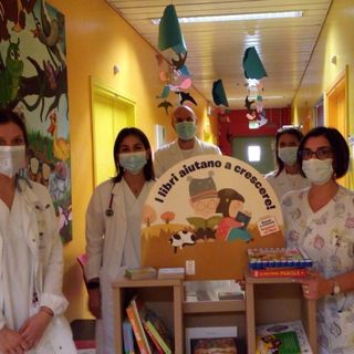 Libri in dono ai piccoli pazienti della Pediatria di Busto Arsizio