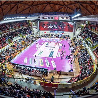 L'e-work Arena di Busto: da tempio del volley a ring di pugilato