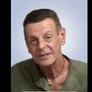 Enrico, l'amore per il mare, la famiglia, i cani. Sabato Busto gli dirà addio