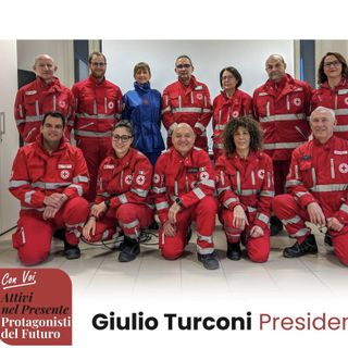 Giulio Turconi al centro in piedi