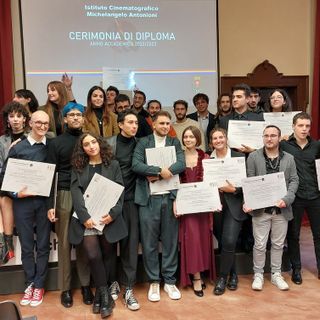 Diploma day per 27 studenti dell’Istituto Antonioni. Il sindaco: «Ora dateci soddisfazioni»