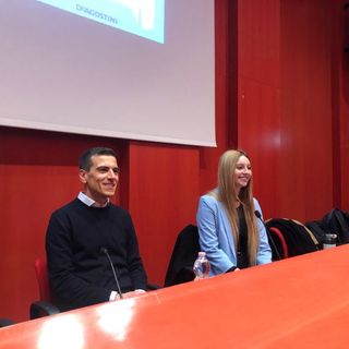 VIDEO E FOTO - Busto va matta per il teatro: al Manzoni pienone per Fra'. E gli studenti verranno &quot;convocati&quot; sul palco