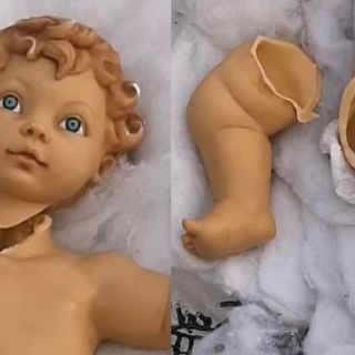 Nelle foto in coda: la bella Natività allestita in piazza Martiri dai volontari della Pro Loco e dagli amici del Presepe