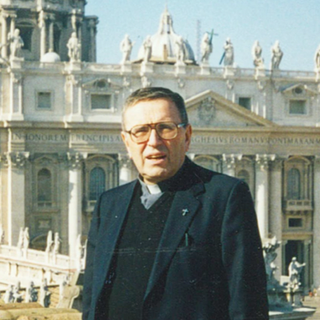 Una foto di monsignor Giovanni Giavini nel giornale della parrocchia di San Giovanni