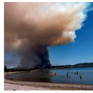 Il fumo su Gorizia, foto postata dal sindaco Ziberna
