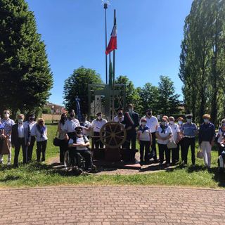 Foto di gruppo postata dal sindaco di Gorla Maggiore