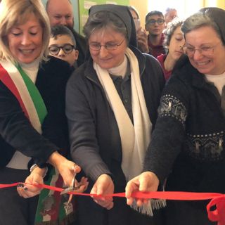 VIDEO - Taglio del nastro della nuova biblioteca dell’Ima: «I libri sono l’antidoto all’inverno dello spirito»