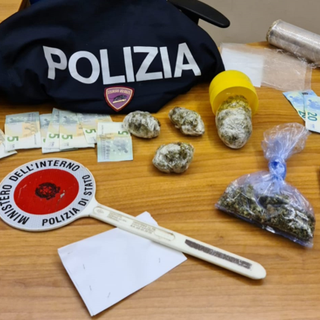 Droga a Busto, la polizia denuncia per spaccio due giovani e segnala 11 ragazzi come consumatori