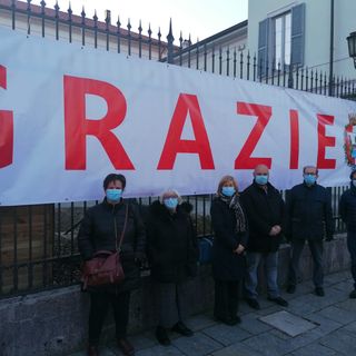 Il Comune di Castellanza ha detto grazie ai volontari con uno striscione