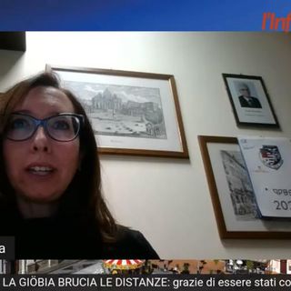 La psicologa Chiara Massazza durante la diretta Backstage sul falò