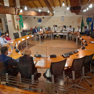 L'aula consiliare di villa Oliva