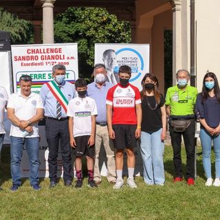 La premiazione degli esordienti vincitori al Memorial Sandro Gianoli (foto di Giordano Azzimonti)