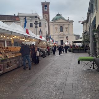 Il mercatino regionale francese di nuovo  a Gallarate, ritorno subito apprezzato