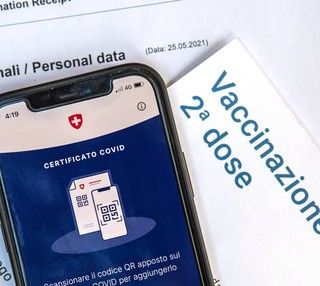 Al referendum gli svizzeri dicono sì al Green Pass