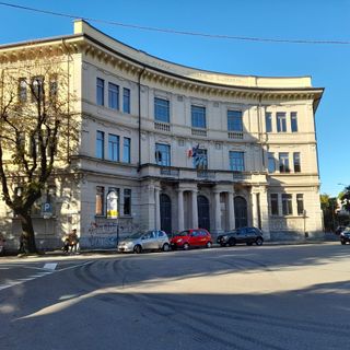 Una delle sedi dell'Isis Ponti, in piazza Giovine Italia, Gallarate