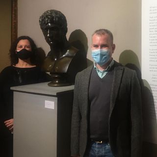 Manuela Maffioli all'inaugurazione della mostra su Bossi e Raffaello con il curatore Silvio Mara