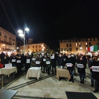 La manifestazione in piazza Santa Maria a Busto Arsizio