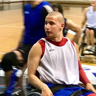 Gli studenti del “Pantani” incontrano un campione del basket in carrozzina. “Massi” uno di noi, uno come noi