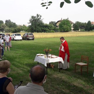 La messa in ricordo di don Isidoro. Nel video in fondo la riflessione di don David Maria Riboldi sulle vite dei Santi