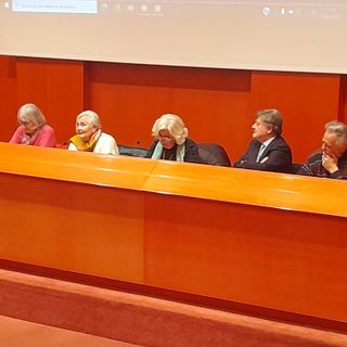 Alessandra (Andra) e Tatiana Bucci ai Molini Marzoli, con la professoressa Longo, Liberto Losa ed Ernesto Speroni