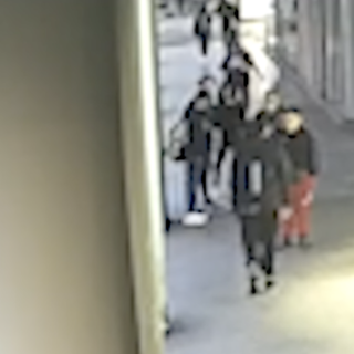 VIDEO. Rapinavano i ragazzini che andavano a scuola. Baby gang presa dai carabinieri, tra loro quattordicenni e tredicenni