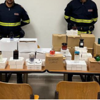 In auto con 270 profumi sospetti: due donne fermate in Autolaghi e denunciate per ricettazione