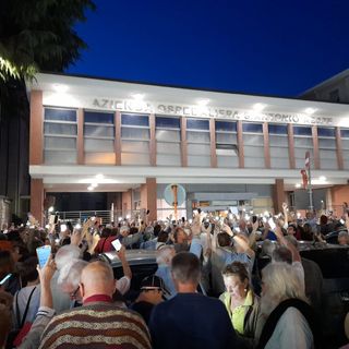 Gallarate: mille telefonini illuminano il Sant’Antonio Abate